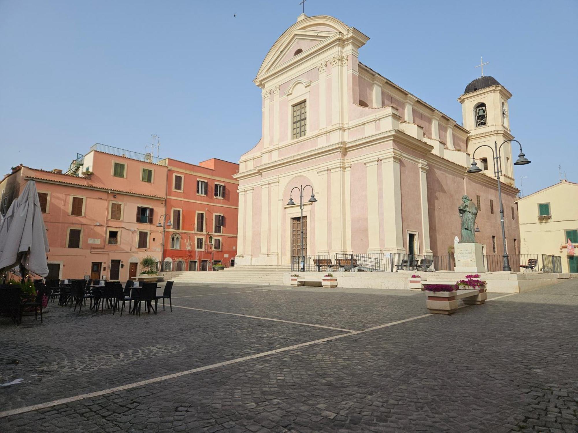Terrazza A Nettuno E Chiesa Giubilare Santa Maria Goretti Exterior photo